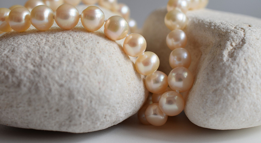 Unveiling the Latest Pearl Jewelry Trends for the Season: Timeless ...