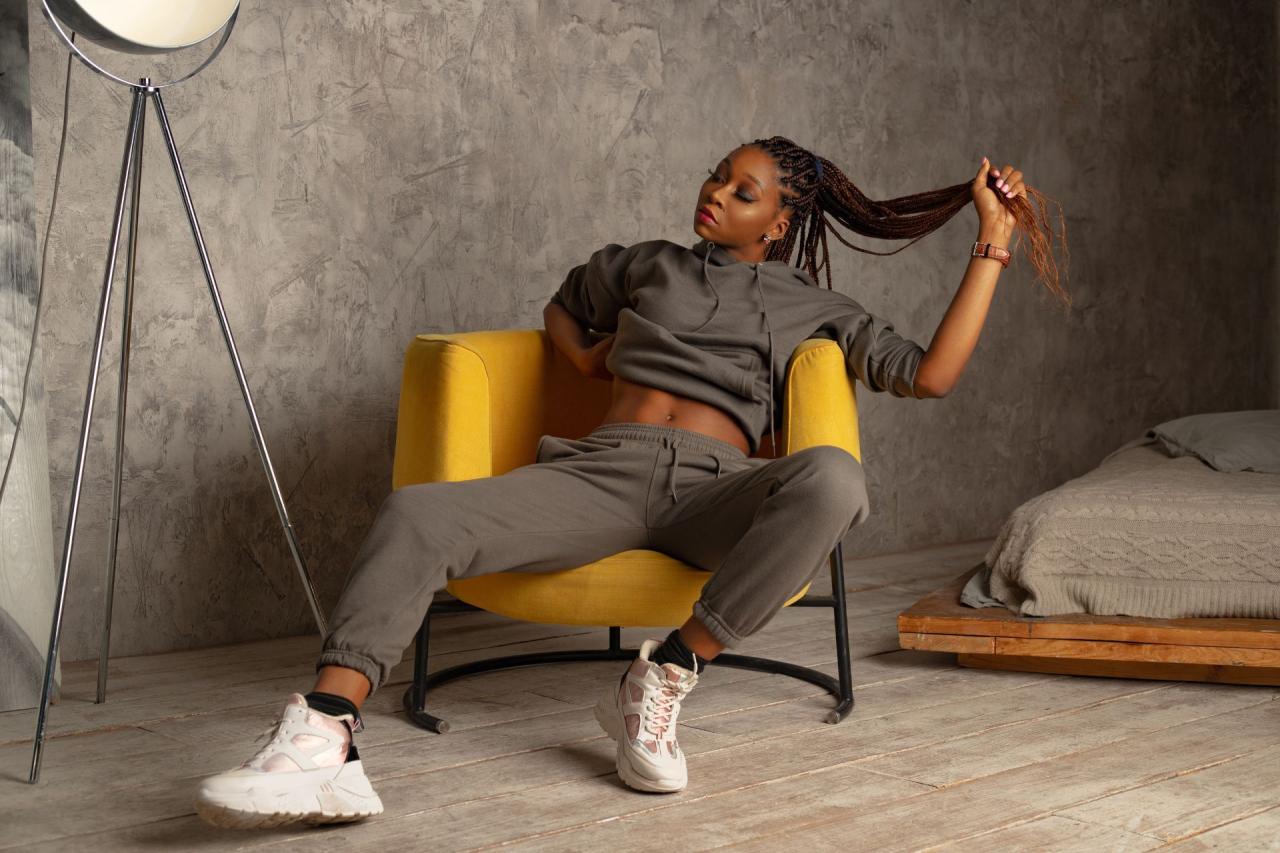 How to style athleisure outfits